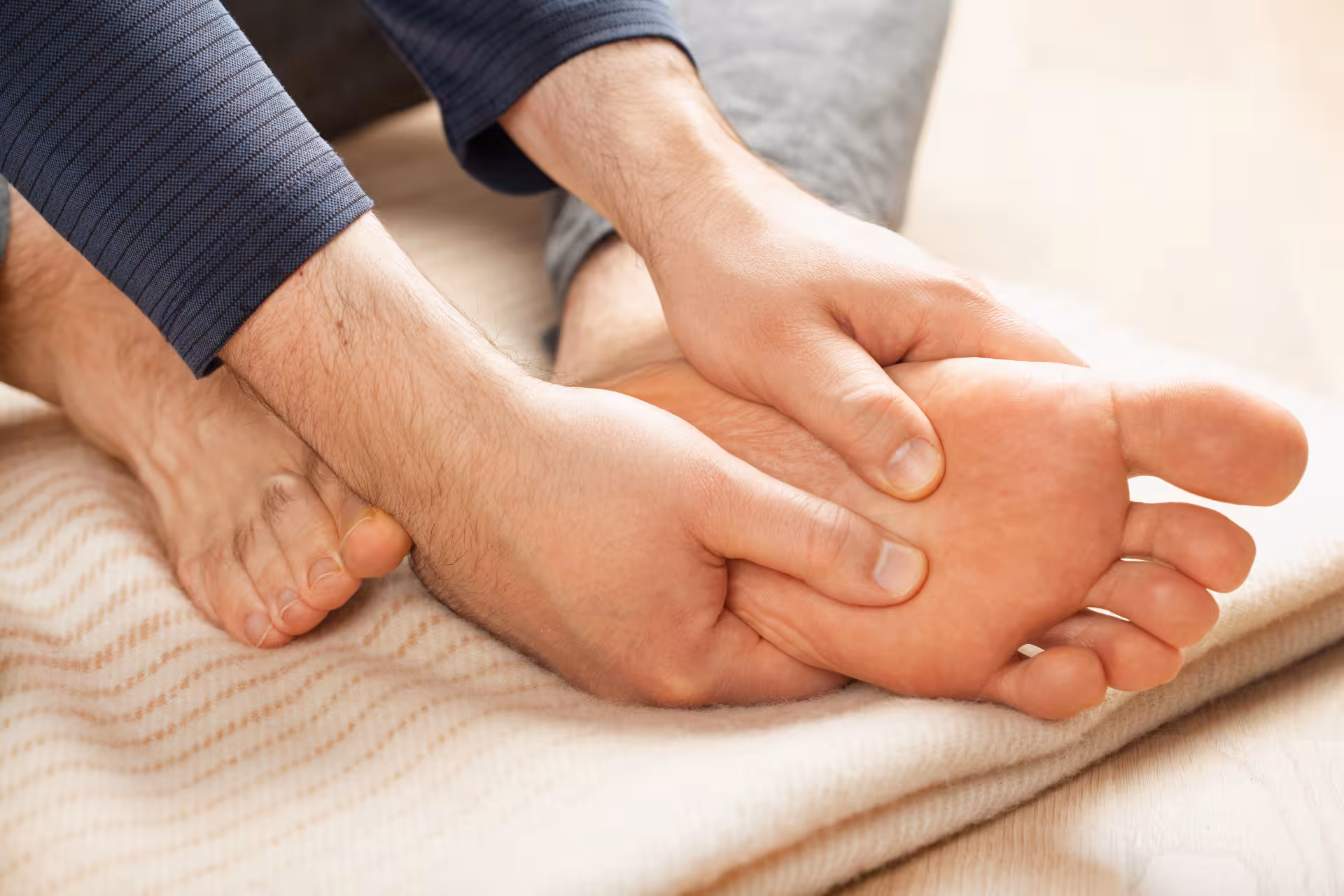 man doing flatfoot correction self massage at home 2026 01 05 05 07 46 utc converted